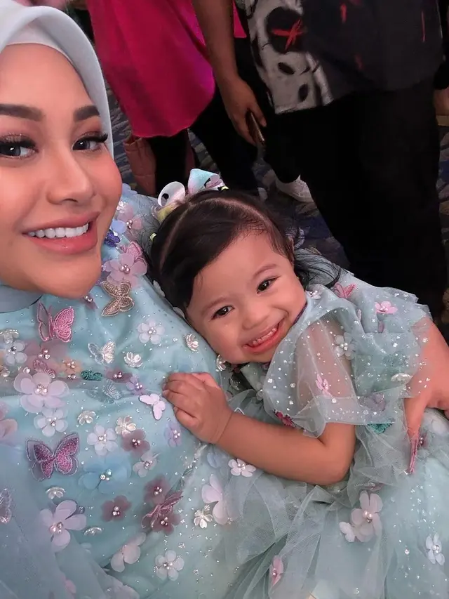 Aurel dan Ameena (Foto: Instagram/aurelie.hermansyah)