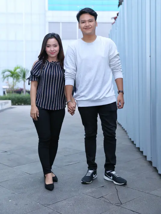 Ilham Smash dan Istri