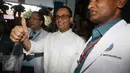 Cagub DKI Jakarta 2017 Anies Baswedan saat akan menjalani tes kesehatan di RSAL Dr. Mintoharjo, Jakarta, Sabtu (24/9). Anis tiba dengan mengenakan baju koko warna putih. (Liputan6.com/Immanuel Antonius)