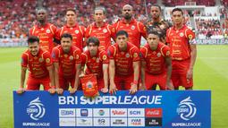 Starting XI Persija Jakarta saat melawan Persijap dalam laga lanjutan BRI Super League 2025/2026 di Stadion Utama Gelora Bung Karno (SUGBK), Senayan, Jakarta, Sabtu (03/01/2025). (Bola.com/Abdul Aziz)