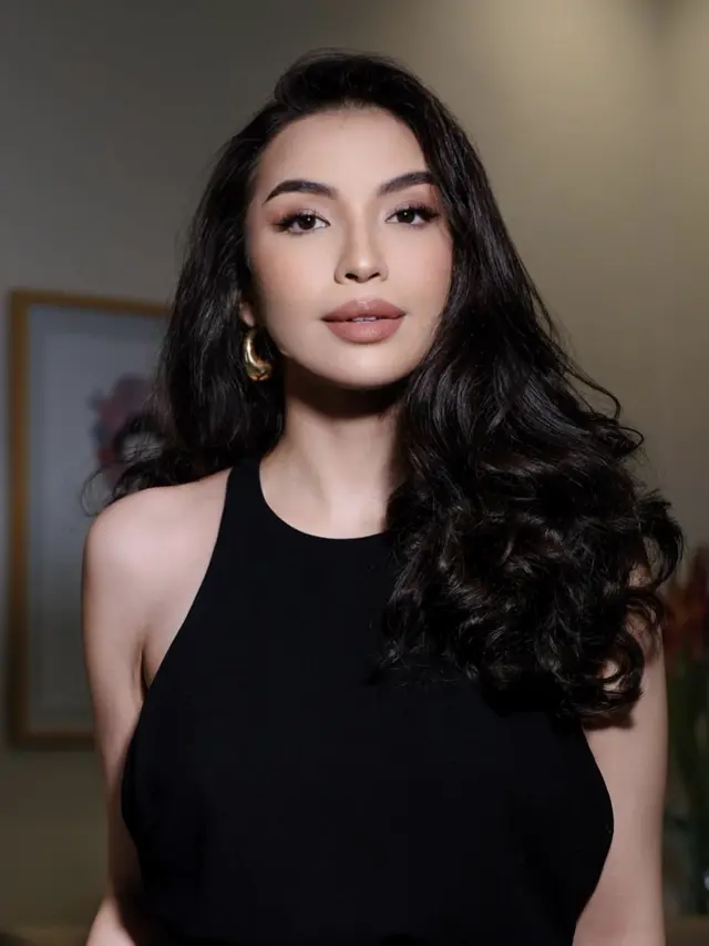 Inspirasi Model Rambut Panjang ala Manohara