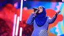 Berbagai kejutan diterima oleh Siti Nurhaliza. Sebelum berangkat ke Jakarta, ia mendapatkan kejutan dari suami dan anak tercintanya. Di Jakarta, ia kembali mendapat kejutan dari teman-temannya. (Adrian Putra/Bintang.com)