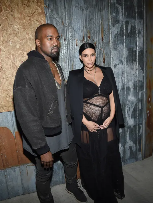 Tak hanya itu, Kanye West akan menceraikan Kim Kardashian jika ia mengetahui kebenarannya bahwa North West bukan putri kandungnya. (AFP/Bintang.com)