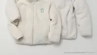 Koleksi produk terbaru dari Uniqlo Furry Fleece Full-Zip Jacket.