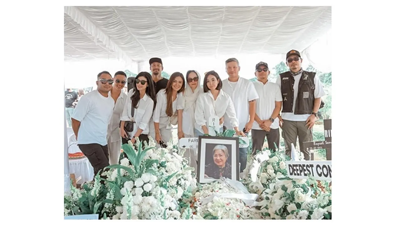 Gisel hadir di pemakaman mantan ibu mertua