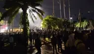 Aksi demonstrasi menolak pengesahan RUU TNI di depan Gedung MPR/DPR/DPD, Senayan, Jakarta pada Kamis (20/3/2025) diwarnai kericuhan. Sejumlah mahasiswa peserta demo tampak terluka. (Liputan6.com/Ady Anugrahadi)