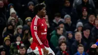 Bek Manchester United, Patrick Dorgu (c) MUFC Official