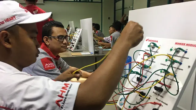 PT. Astra Honda Motor (AHM) menggelar press conference mengenai kompetisi teknik sepeda motor 2017