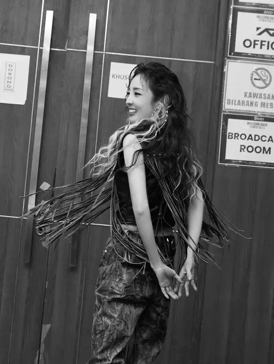 <p>"Aku ingin segera kembali bertemu dengan kalian. Terima kasih banyak dan aku sangat mencintai kalian~ Jakarta mantap!!!" tutup Dara 2NE1. (Foto: X/ krungy21)</p>