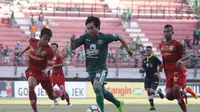 Pemain Persebaya Surabaya diharapkan sudah dalam kondisi normal setelah sempat menelan kekalahan mengejutkan dari Kalteng Putra pada babak 16 Besar Liga 2 2017. (Bola.com/Zaidan Nazarul)