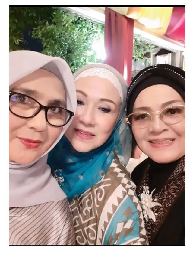 7 Potret Terbaru Leily Sagita Pemeran Mak Lampir, Disebut Awet Muda
