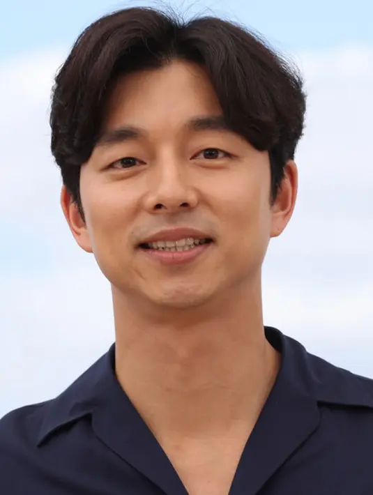 “Aku telah menyiapkan acara ini untuk menjaga ikatan yang lebih dengan kalian. Terima kasih lantaran telah ikut berpatisipasi dalam bazar amal ini,” tuturnya. (AFP/Bintang.com)