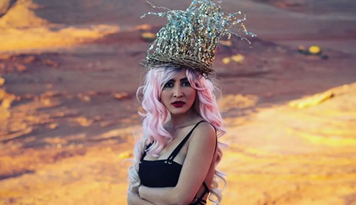 Keputusan Cynthiara juga banyak warganet yang menyesalkan. Kini pemeran dalam film Diperkosa Setan itu tampil seksi. Hal itu terlihat dari akun Instagramnya. Beberapa foto dibagikan. (Instagram/cynthiara_alona)