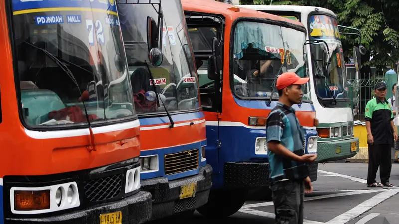 Angkutan Umum Tua Tak Boleh Jalan di Jakarta