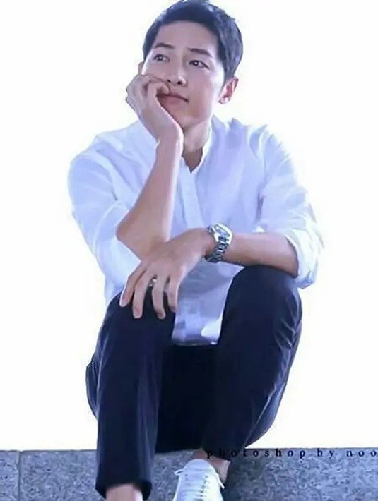 “Selamat ulang tahun Song Hye Kyo, segeralah menikah dengan Song Joong Ki,” tulis salah satu akun penggemarnya di foto kue ulang tahun itu. (Instagram/Songjoongkionly)