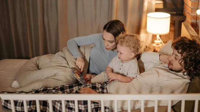 Mengapa Dongeng Sebelum Tidur Bisa Membantu Perkembangan Anak? Ini Alasannya!