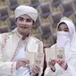 Dua bulan setelah kenal, Alvin dan Larissa memutuskan untuk menikah. Keduanya menikah pada 6 Agustus 2016 di Masjid Az Zikra. Pernikahan keduanya disaksikan oleh ribuan tamu undangan yang hadir. (Via: Instagram/alvin_411)