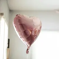 Lakukan hal-hal berikut agar hari valentine tetap berkesan meski sedang LDR dengan pasangan (credit unsplash/Samantha Gades)