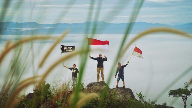 Pesona Pagi Puncak Bukit Suligi Negeri Atas Awan Di Rokan