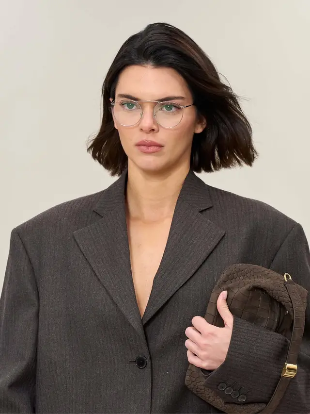 6 Tahun Absen, Calvin Klein Bawa Koleksi Rancangan Direktur Kreatif Perempuan Pertamanya ke Panggung NYFW 2025