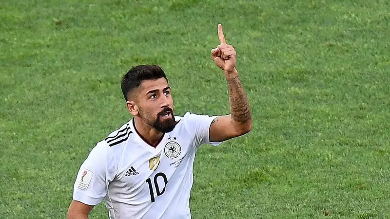 Gelandang Timnas Jerman, Kerem Demirbay, merayakan gol ke gawang Kamerun pada laga Grup B Piala Konfederasi 2017 di Fisht Olympic Stadium, Minggu (25/6/2017). 