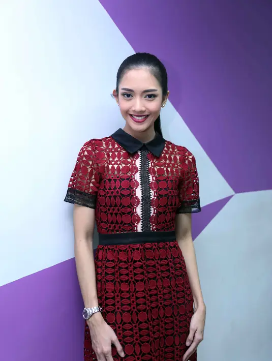 Selain menjalani syuting, istri Aldi Bragi ini memanfaatkan waktu luangnya untuk bermain dengan buah hatinya. (Nurwahyunan/Bintang.com)