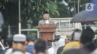 Tokoh Muhammadiyah, Din Syamsuddin saat menjadi khotib dalam Salat Idul Fitri 1444 H di halaman Jakarta International Equestrian Park, Pulomas, Jakarta Timur, Jumat (21/4/2023). (merdeka.com/Iqbal S Nugroho)