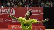 Tunggal putra Indonesia, Anthony Ginting, saat melawan wakil Jepang, Kazumasa Sakai, pada laga final Indonesia Masters 2018 di Istora Senayan, Minggu (28/1/2018). Anthony Ginting menang 21-13 dan 21-12. (Bola.com/M Iqbal Ichsan)