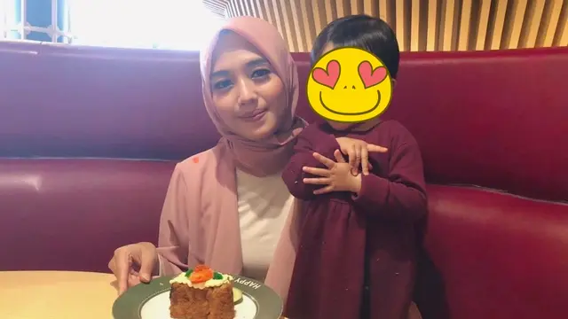 6 Potret Terkini Dena Eks JKT48 Saat Asuh Anak, Jadi Ibu Siaga