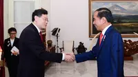 Presiden Joko Widodo atau Jokowi menerima kunjungan kehormatan Menteri Luar Negeri (Menlu) China, Qin Gang, di Istana Merdeka, Rabu (22/2/2023). (Foto: Lukas - Biro Pers Sekretariat Presiden)