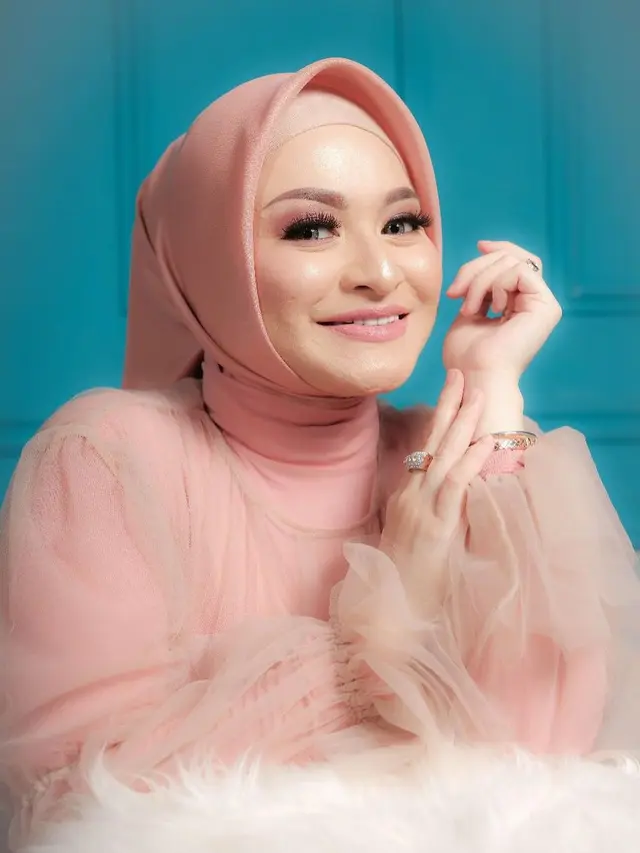 6 Gaya Maternity Shoot Nathalie Holscher, Kompak Bareng Putri Delina