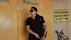 Mischa Chandrawinta makin terlihat berkharisma saat pakai kacamata hitam sebagai aksesoris pelengkap gaya sehari-harinya yang casual. (Liputan6.com/IG/@mischach)