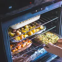 Ilustrasi memanaskan hingga Memanggang Makanan di oven/dok. Unsplash Alex