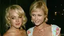 Lindsay Lohan sepertinya tak menyukai sikap Paris Hilton yang kembali menghinanya meski hubungan keduanya sudah tak baik sejak lama. (Cosmopolitan)