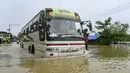 Curah hujan ini mencatat rekor baru untuk bulan Oktober. (SAI AUNG MAIN/AFP)