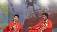 Peraih medali emas bulutangkis Olimpiade Rio 2016, Liliyana Natsir dan Tontowi Ahmad (kanan), saat hadir dalam acara Liputan 6 SCTV di Studio SCTV, SCTV Tower, Jakarta, Kamis (25/8/2016). (Bola.com/Arief Bagus)