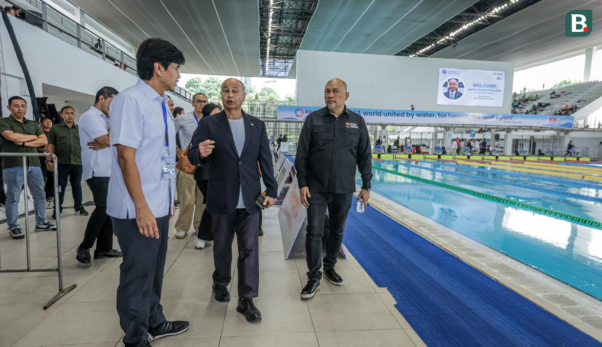 <p>Presiden Federasi Akuatik Internasional atau World Aquatics, Husain Al-Musallam, mengunjungi Indonesia Open Aquatic Championships (IOAC) 2025. (Bola.com/Bagaskara Lazuardi)</p>