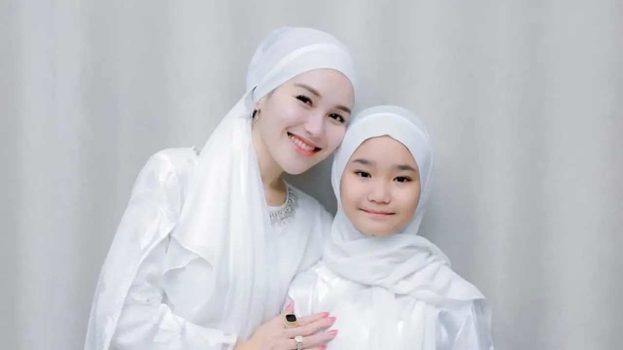 Bilqis Anak Ayu Ting Ting Kenakan Hijab