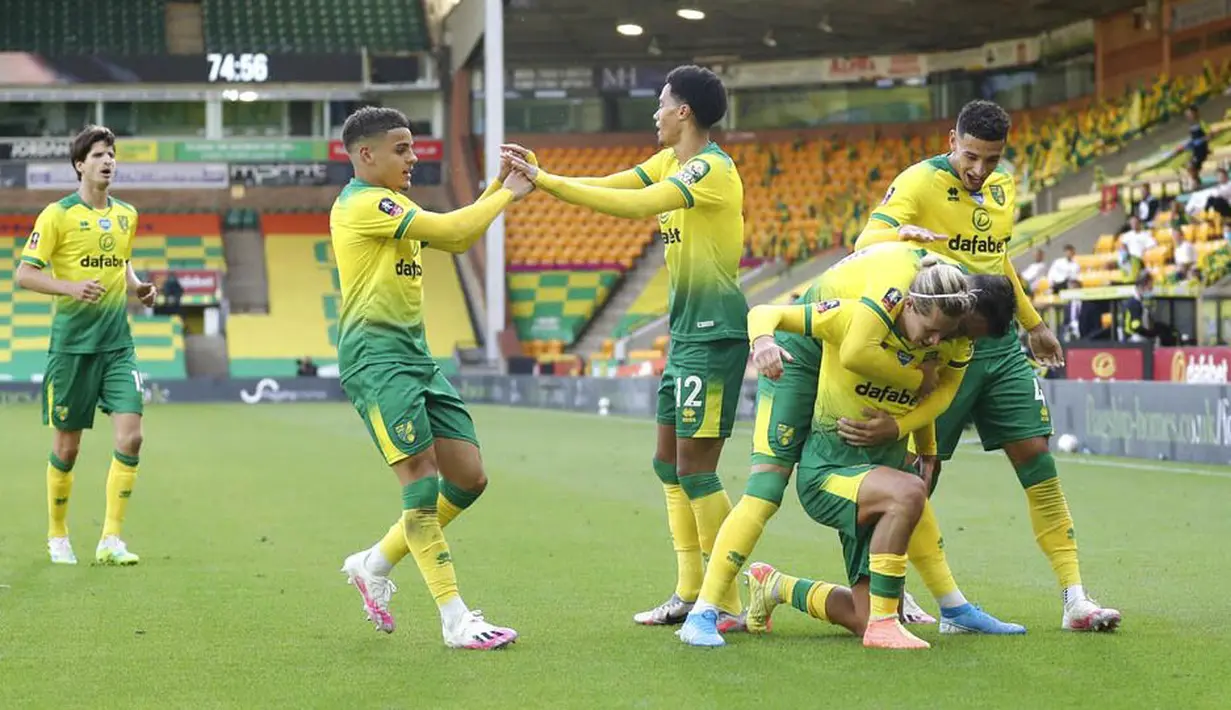 Norwich sempat menggebrak di awal musim dengan fenomena sang striker, Teemu Pukki dan mampu menundukkan juara bertahan, Manchester City. (AP/Catherine Ivill)
