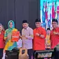 Pasangan bakal cagub dan cawagub Airin Rachmi Diany-Ade Sumardi resmi diusung PDIP maju di Pilgub Banten 2024, Minggu (25/8/2024). (Liputan6.com/ Pramita Tristiawati)