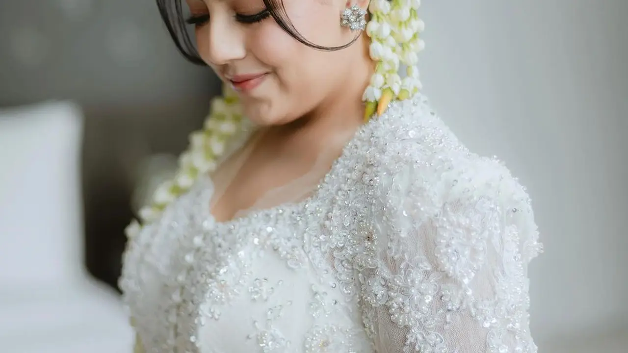 Desain Kebaya Pengantin Nessie Judge yang Elegan, Ada Elemen Pakistan hingga Mawar Putih Favorit