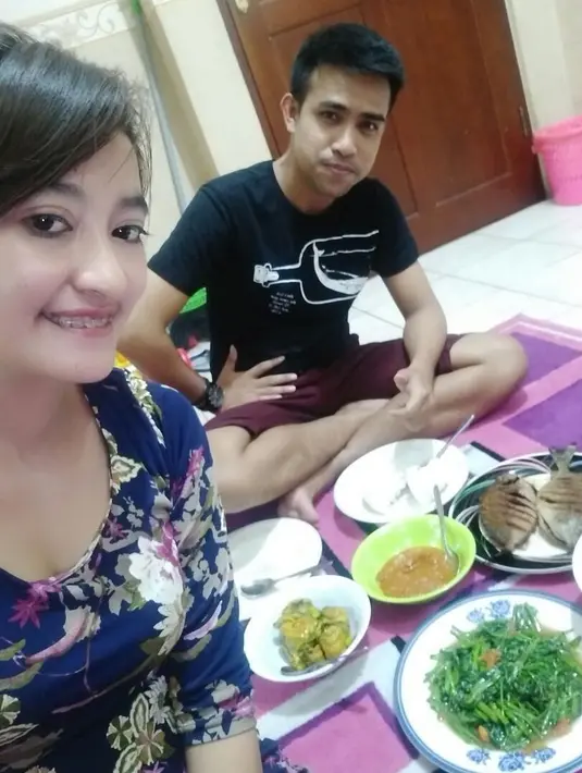 Meskipun sukses, Fildan tetap menyantap masakan buatan dari sang istri. (Foto: instagram.com/da4_fildan)