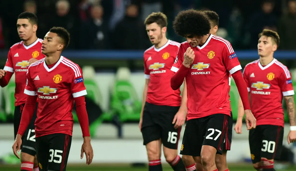 Manchester United mengalami nasib serupa dengan Liverpool pada musim berikutnya. Ditangani Louis van Gaal, MU terhenti di fase grup Liga Champions dan tumbang di 16 besar Liga Europa. Prestasi buruk tersebut juga terjadi pada musim 2020/21. Mereka harus tumbang di babak final. (AFP/John Macdougall)