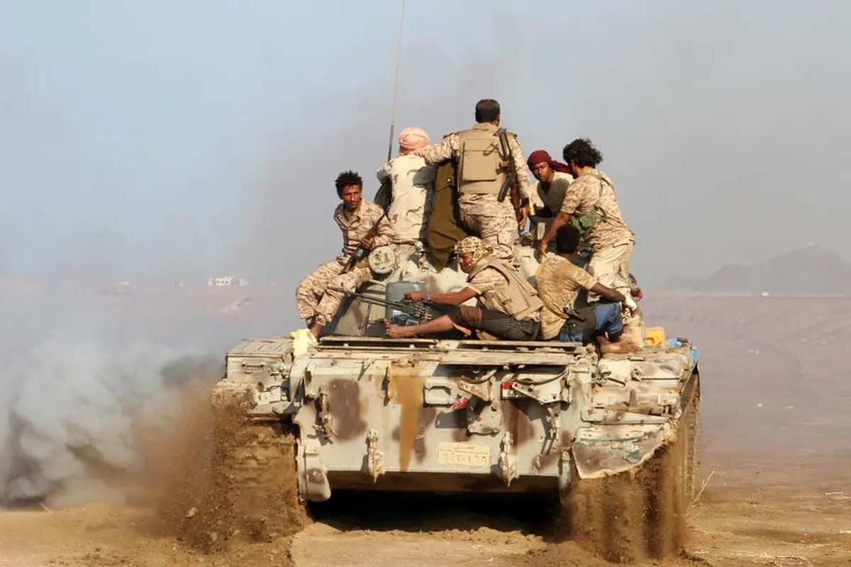 Sekumpulan tentara Uni Emirat Arab berpatroli di wilayah konflik Yaman (AFP/Saleh Al Obeidi)