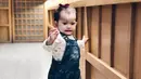 Bayi mungil yang diberi nama Alita Naora Lawi ini mempunyai wajah yang super menggemaskan. Hal itu dapat dilihat dalam beberapa postingan foto yang ada di akun Instagram milik Alice Norin. (Foto: instagram.com/alicenorin)