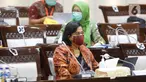Menteri Keuangan Sri Mulyani Indrawati (kanan) mengikuti rapat kerja bersama Komisi XI DPR di Kompleks Parlemen, Senayan, Jakarta, Kamis (10/6/2021). Rapat tersebut membahas pagu indikatif Kementerian Keuangan dalam RAPBN 2022. (Liputan6.com/Angga Yuniar)
