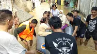 Banjir di Kelurahan Cililitan, Jakarta Timur, Jumat (26/4/2019). (Liputan6.com/Ady Anugrahadi)