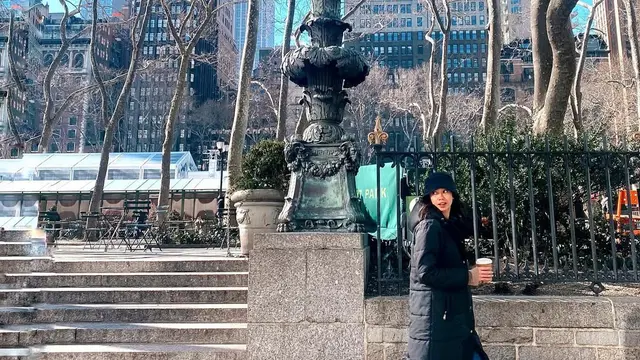 Super Kasual dan Stylish, Intip Gaya OOTD Yuki Kato Saat Liburan di Luar Negeri saat Musim Dingin,