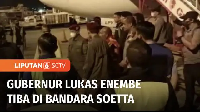 Sesaat setelah ditangkap di Abepura, Papua, Gubernur Lukas Enembe diterbangkan ke Jakarta. Tiba di Bandara Soetta, Tangerang, pada Selasa (10/01) malam, Gubernur Lukas Enembe langsung dibawa ke RSPAD Gatot Subroto, Jakarta.