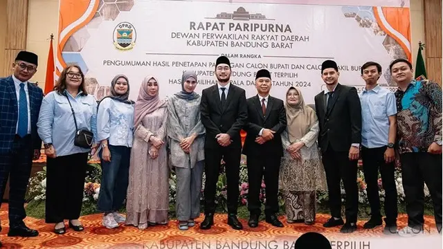 6 Potret Syahnaz dan Amy Qanita Dampingi Jeje Govinda di Penetapan Bupati Terpilih